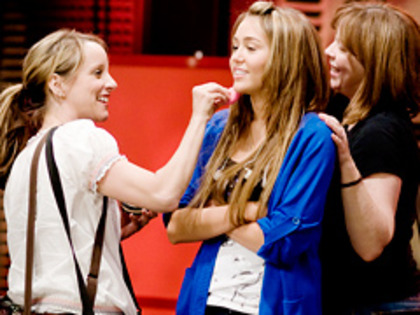 mileyc_a040309eb_240_10