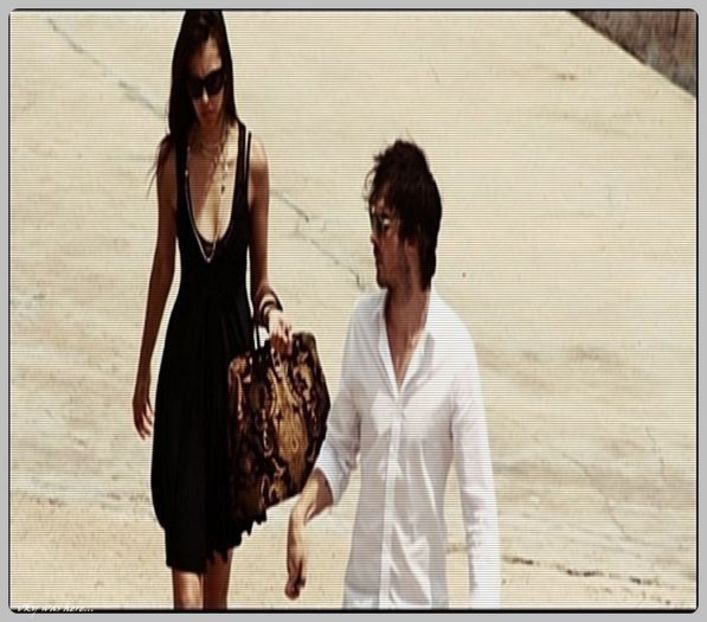 ▬ Intra in casa baut si in pasi de dans fericit, se uita in spate dupa Tatia sa nu ramana infipta - here - episode 53 - done