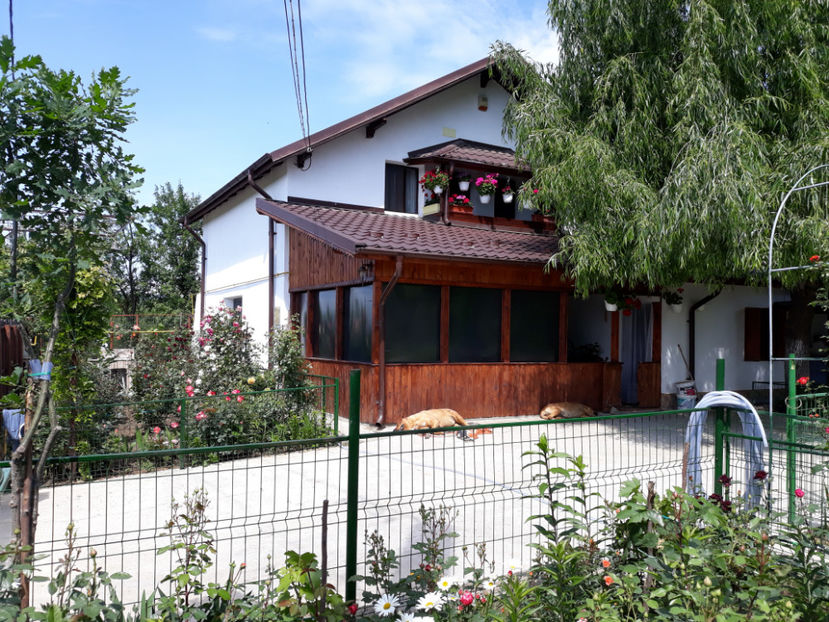  - 1 CASUTA DIN POVESTI SI GRADINA IUNIEI