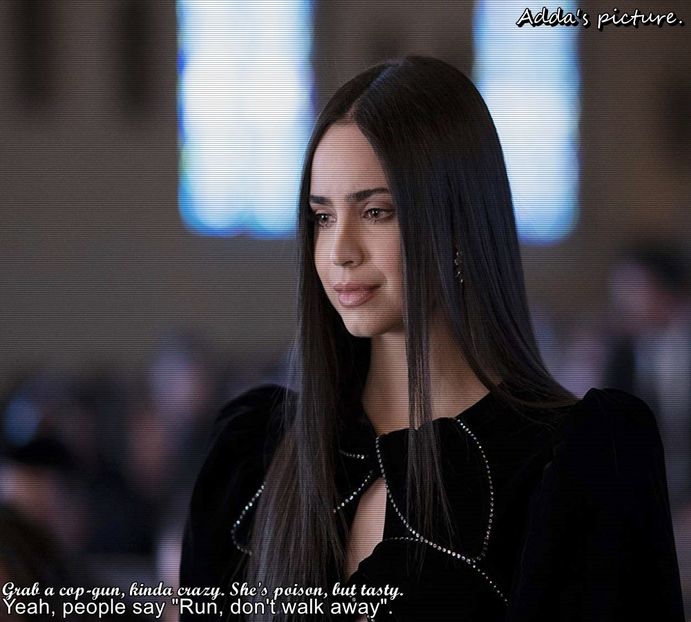 》*Se uită ciudat spre cel care râdea la bar, că avea un râs idem link, sorry dar râd=)))))))))))) - SO3xE05 Treat me like a stranger
