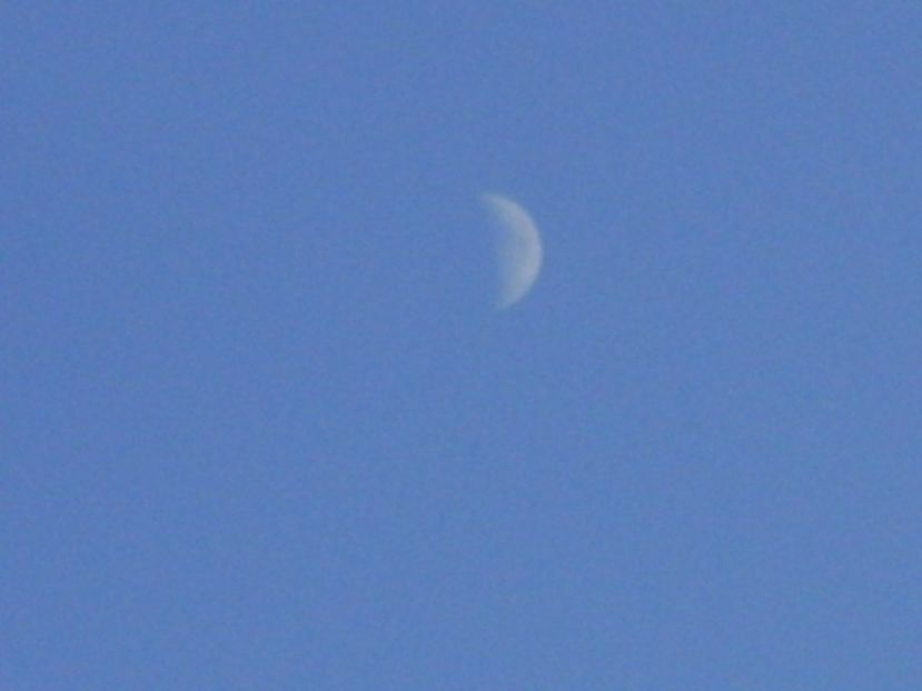 Luna in crestere in Balanta - Luna - Soarele si norii - 2