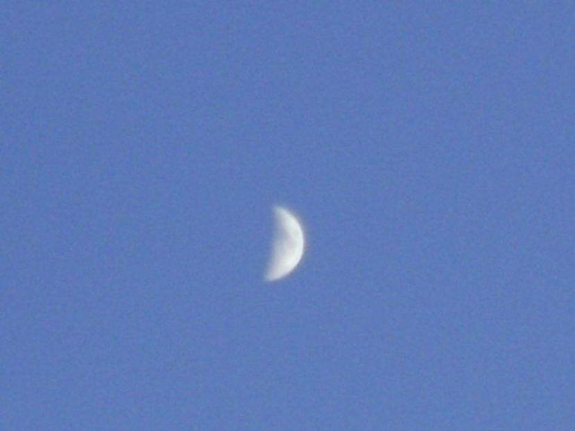 Luna in crestere in Balanta - Luna - Soarele si norii - 2