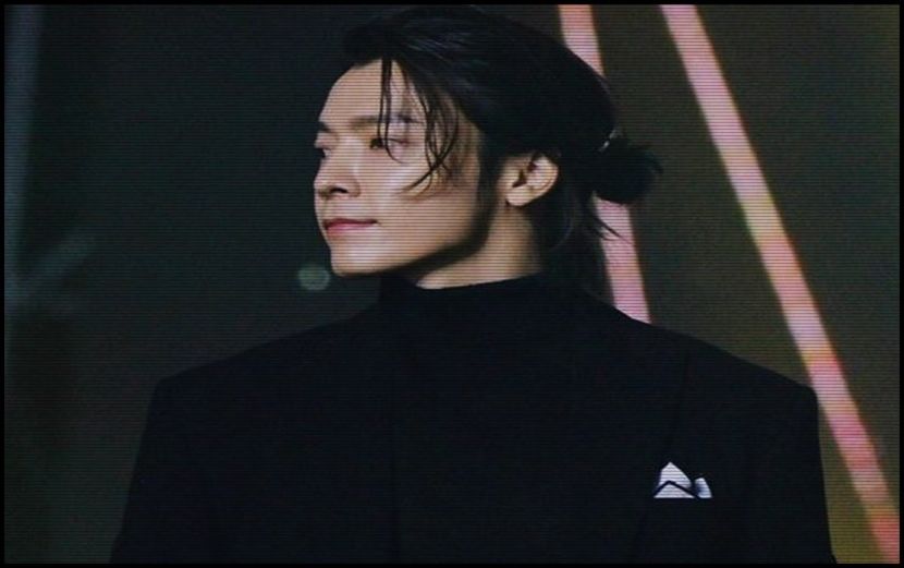 — ❝Evident că nunta.❞ [o privește, zâmbește și el] ❝Sper să ne mai vedem pe aici.❞ - W A Y - Episodul 06