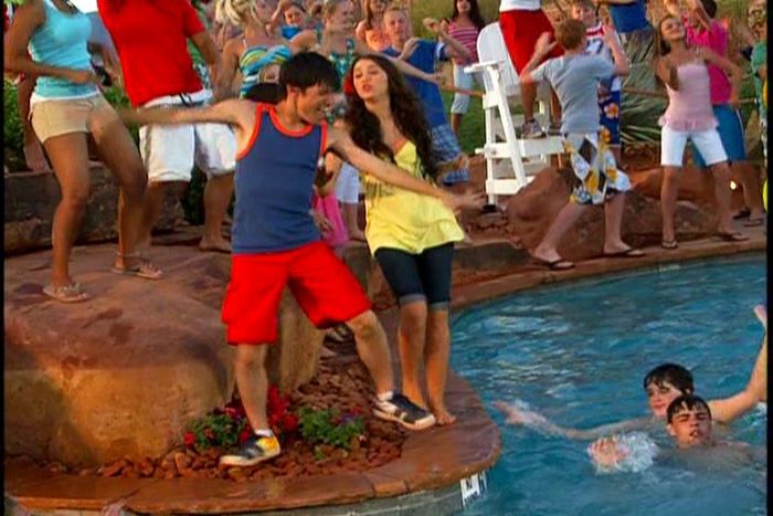 7 - Miley Cyrus HSM 2