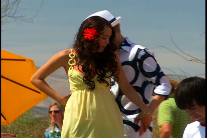 17 - Miley Cyrus HSM 2