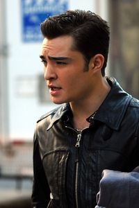 *se uita ciudat la toti*Ti-am zis eu ca mai bine faceam Revelionu cu ai mei.. - episodul 65