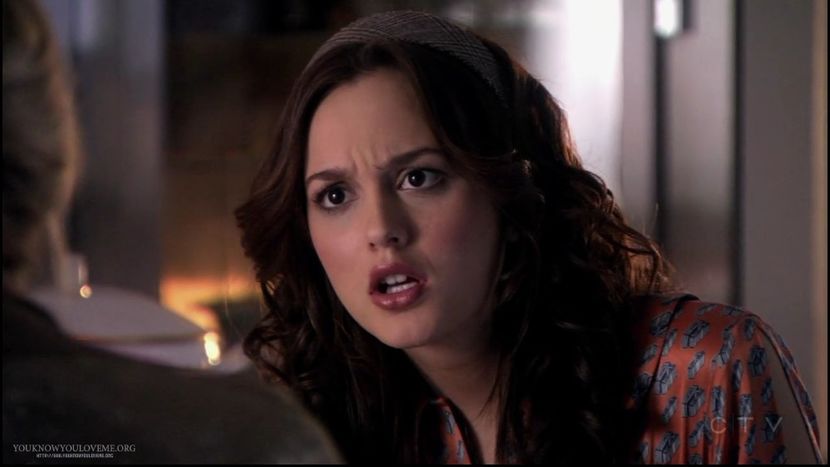 Taci din gura si nu-mi strica seara pomenind de ei! *ia de pe masa o briosa in forma de Minnie Mouse - episodul 65