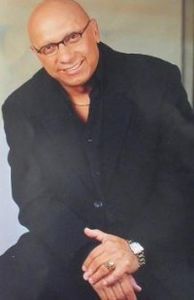 William Colmenares-Detective Brown - El Rostro de Analia