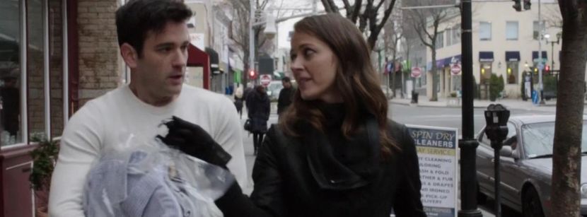 ▬ puna mana si sa se bage undeva ca sa il imbrace. Privirea lui se muta pe ea - ep 03 - Its just an empty voice screaming out for help