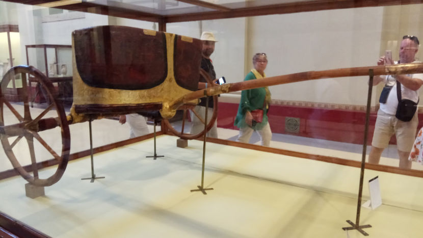 car egiptean antic din lemn - Muzeul Egiptean - Cairo 2019