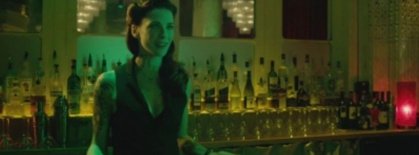 ▬ Servind un client nu observa prezenta lu Shaw in club si zambeste scurt atunci cand ii pune - ep 05 - All the things I resisted now is far from gone