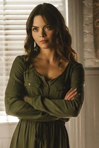 Scarlett Byrne-Nora Hildegard - The vampire diaries