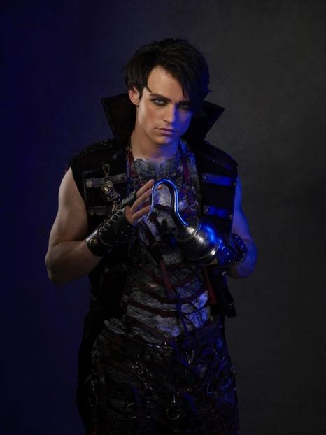 Thomas Doherty-Harry Hook - Descendants