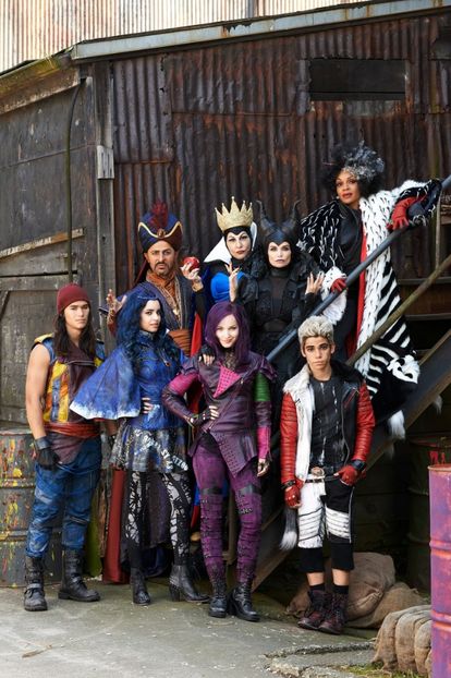 Jay,Jafar,Evie,Evil Queen,Mal,Maleficent,Carlos,Cruella De Vil - Descendants