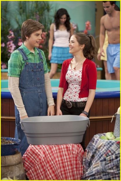 Zoey Deutch-Maya Bennett - The Suite Life on deck