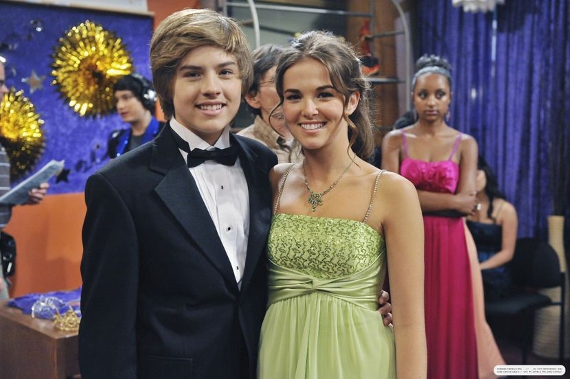 Zoey Deutch-Maya Bennett - The Suite Life on deck