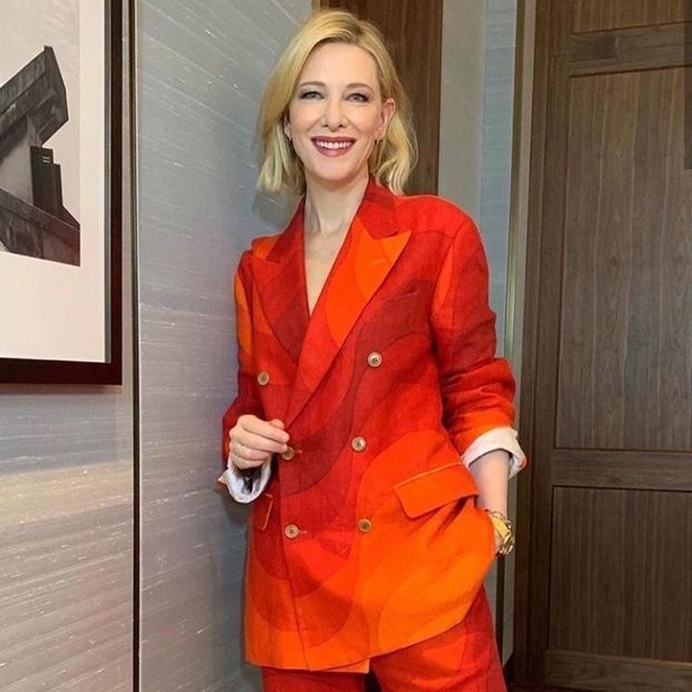 ▬ Ii in;;ura destul de vulgar si ii da afara pe usa cand o uda toata de parca a plouat in birou la - SO3xE06 And that feels so rough