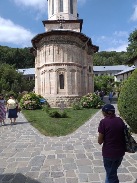  - Mânăstirea Dintr-un Lemn