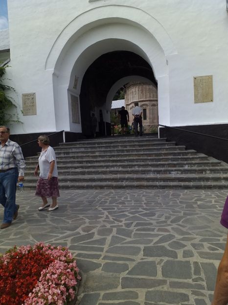  - Mânăstirea Dintr-un Lemn