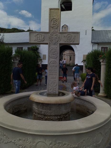  - Mânăstirea Dintr-un Lemn