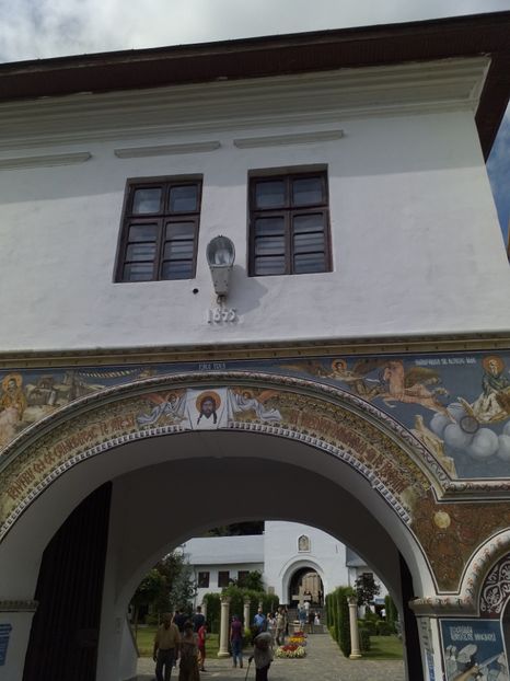  - Mânăstirea Dintr-un Lemn