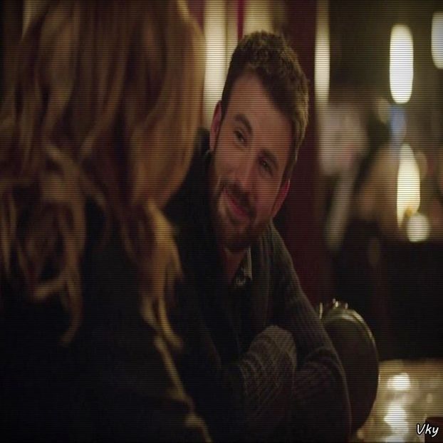 ▬ ❝Ba da, te cred.. Nu am zis asta.❞ Zambeste si o tine strans in brate. - Epii 29 _ Put your hands in the air