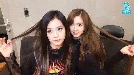  - Jisoo And Rose