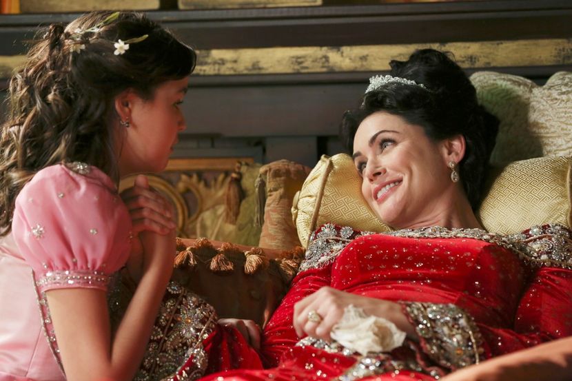 Rena Sofer-Queen Eva - Once upon a time