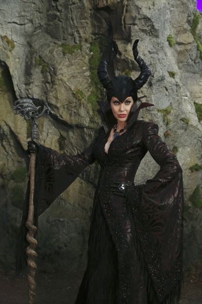 Kristen Bauer van Straten-Maleficient - Once upon a time