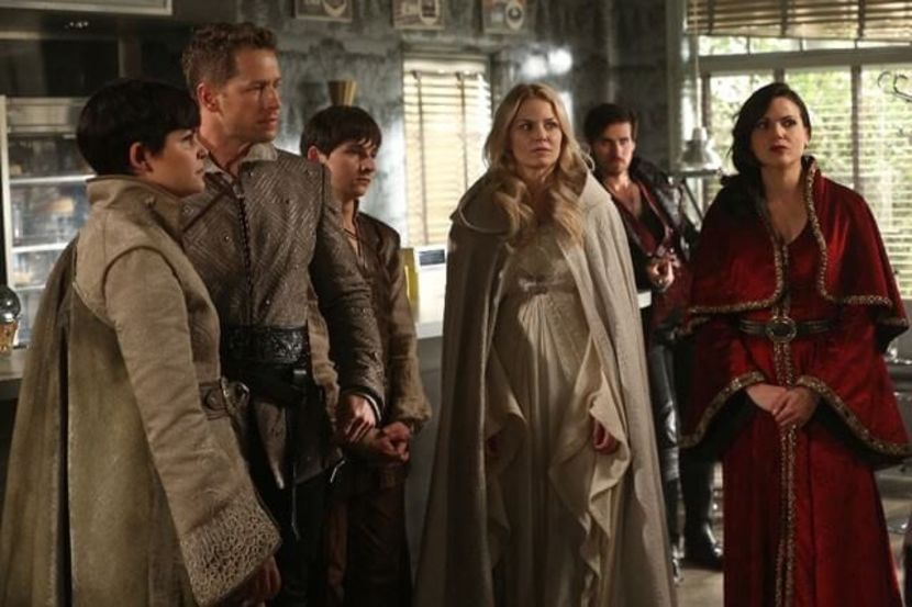 Snow White,Prince Charming,Henry,Emma,Hook,Regina - Once upon a time