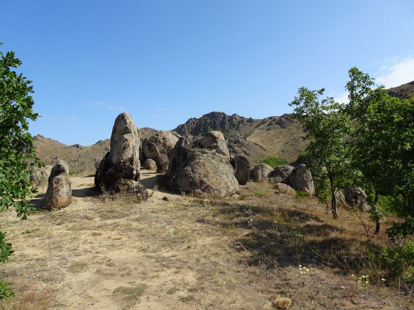  - Muntii Macin - Culmea Pricopanului