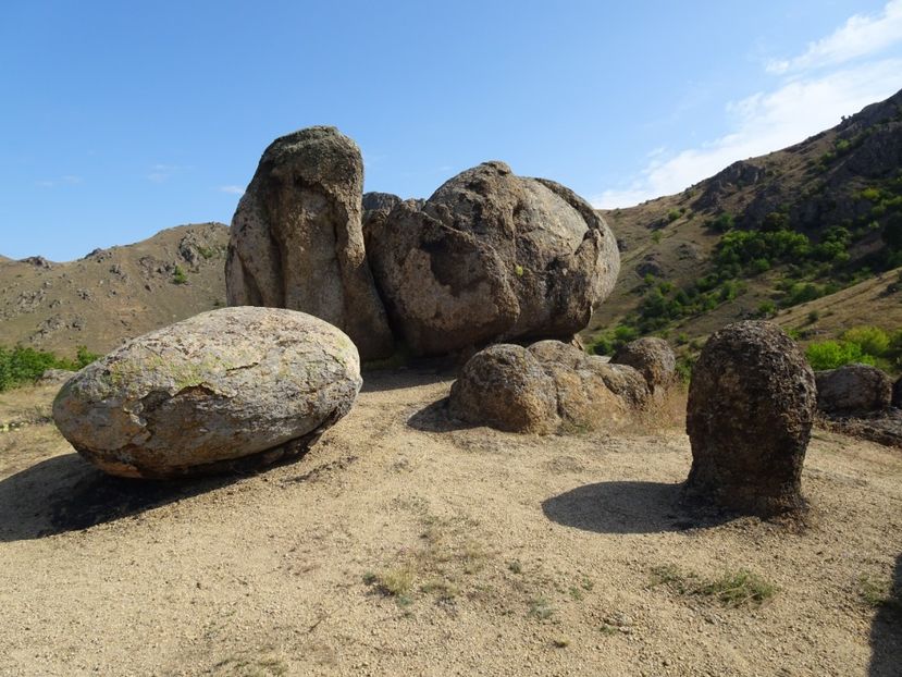  - Muntii Macin - Culmea Pricopanului