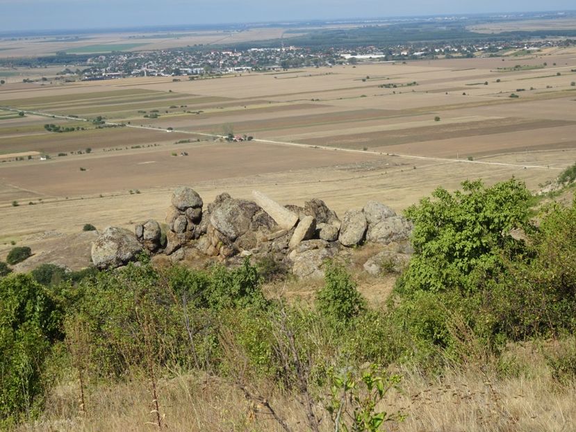  - Muntii Macin - Culmea Pricopanului