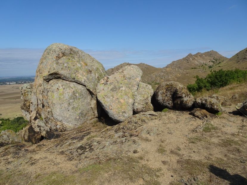  - Muntii Macin - Culmea Pricopanului