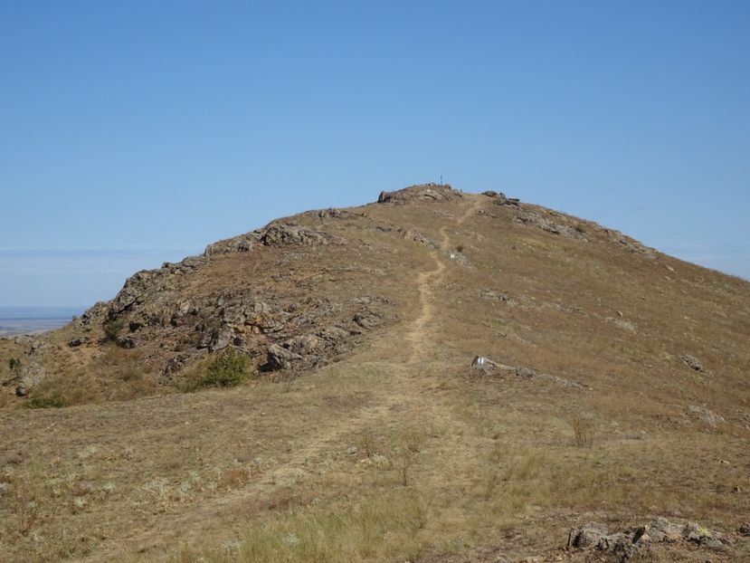  - Muntii Macin - Culmea Pricopanului