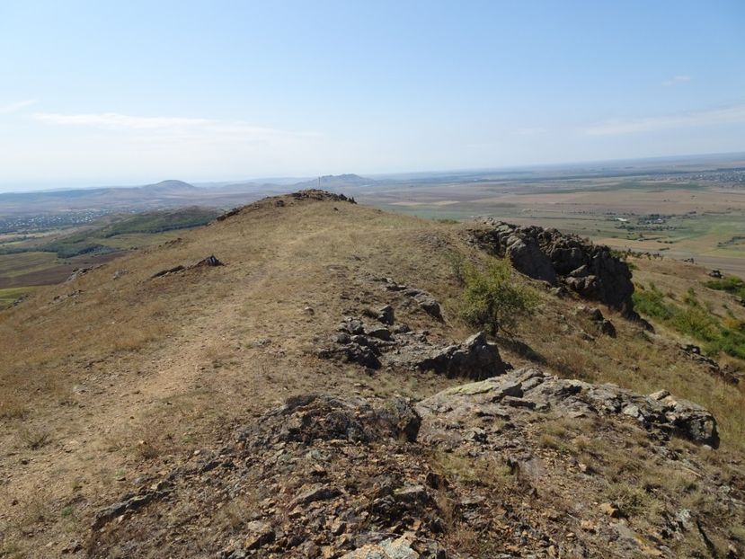  - Muntii Macin - Culmea Pricopanului