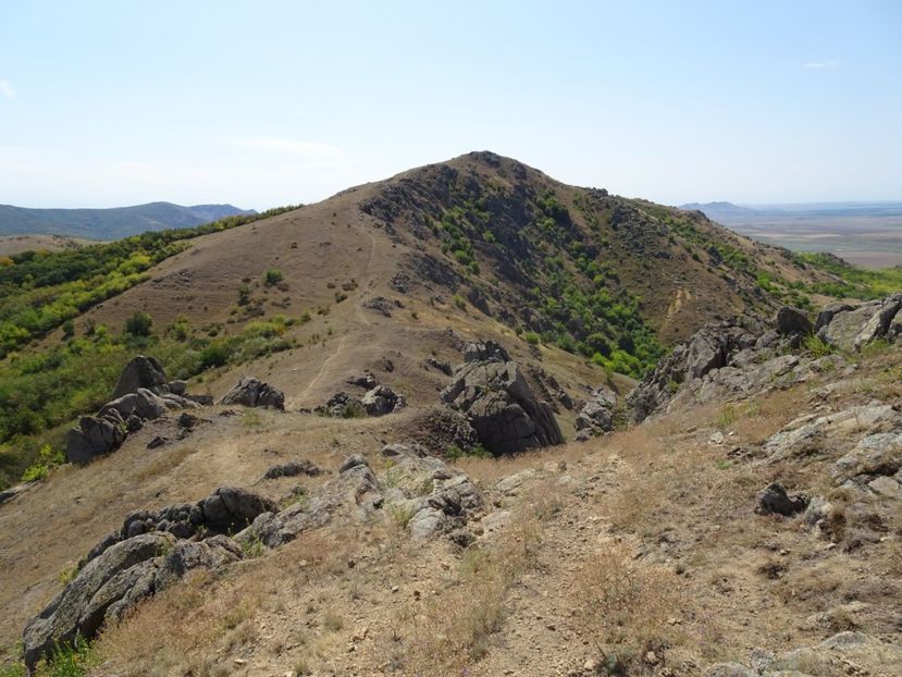  - Muntii Macin - Culmea Pricopanului