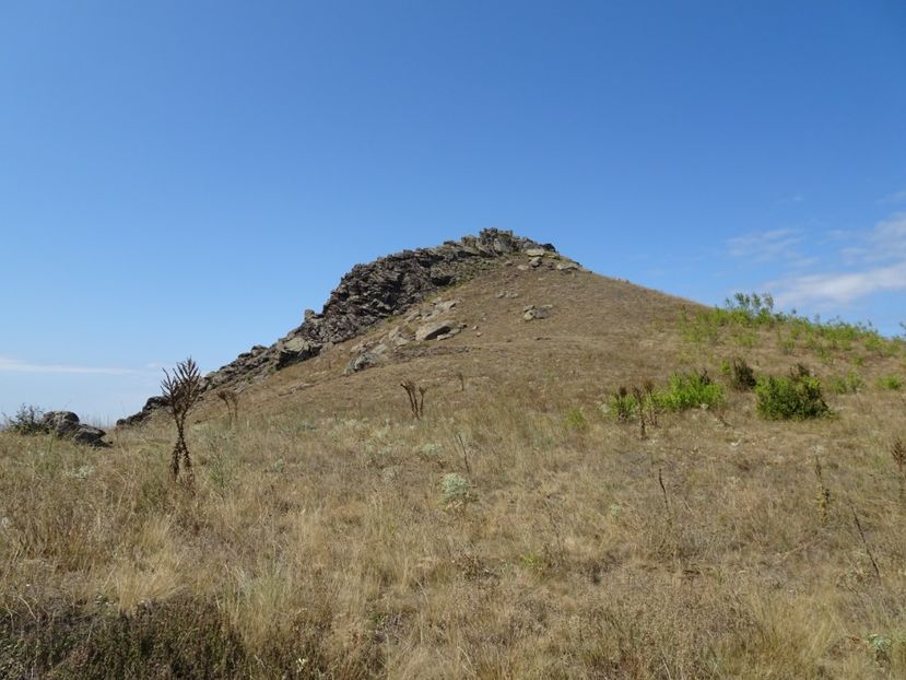  - Muntii Macin - Culmea Pricopanului