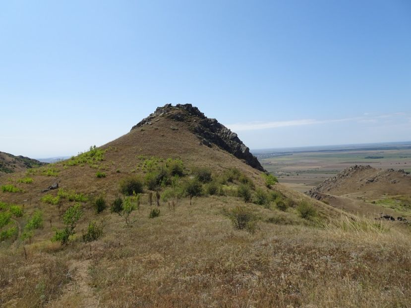  - Muntii Macin - Culmea Pricopanului