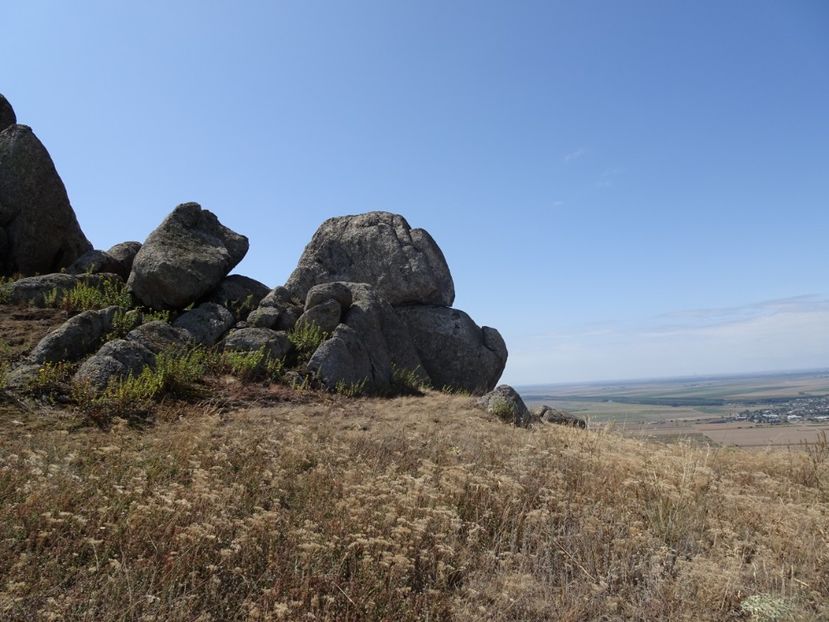  - Muntii Macin - Culmea Pricopanului