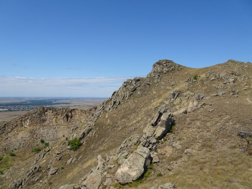  - Muntii Macin - Culmea Pricopanului