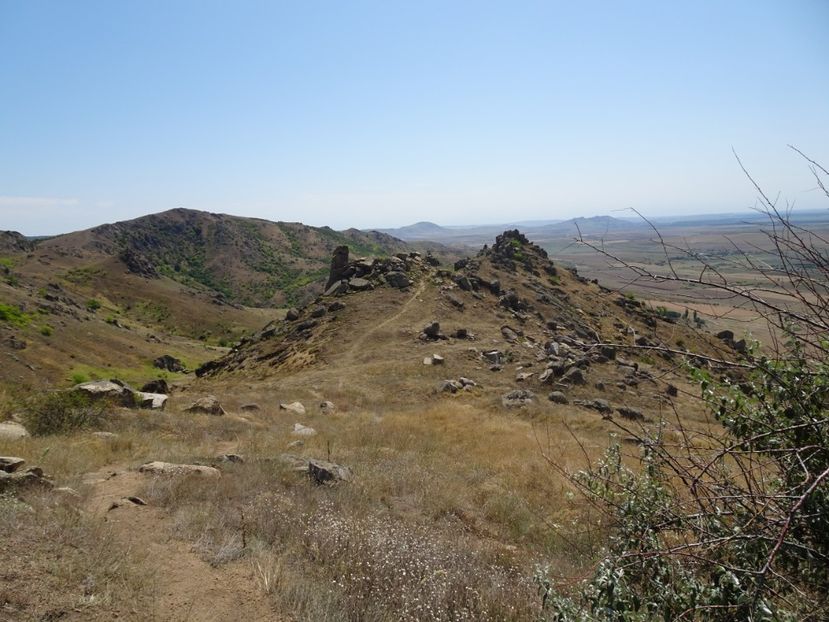  - Muntii Macin - Culmea Pricopanului