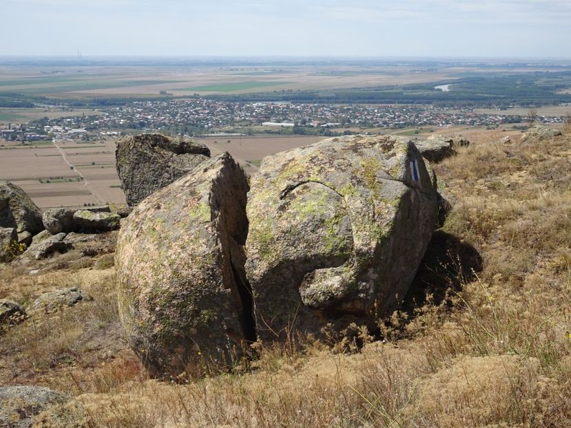  - Muntii Macin - Culmea Pricopanului