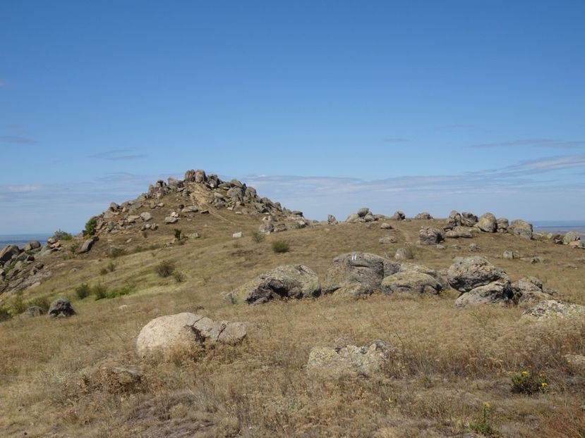  - Muntii Macin - Culmea Pricopanului