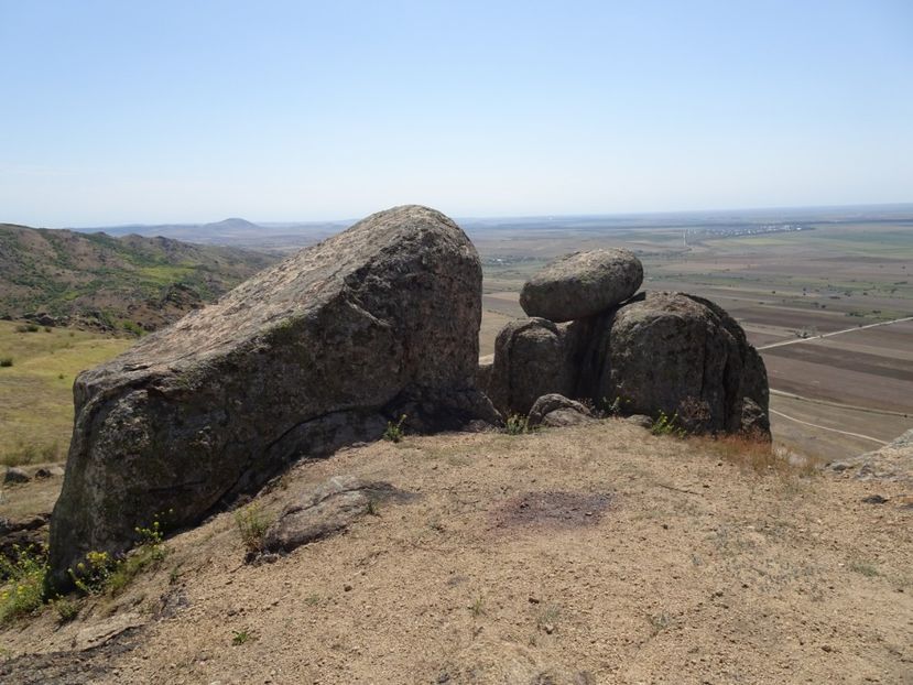  - Muntii Macin - Culmea Pricopanului