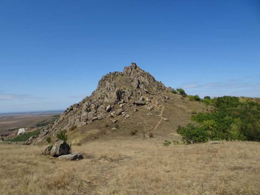  - Muntii Macin - Culmea Pricopanului