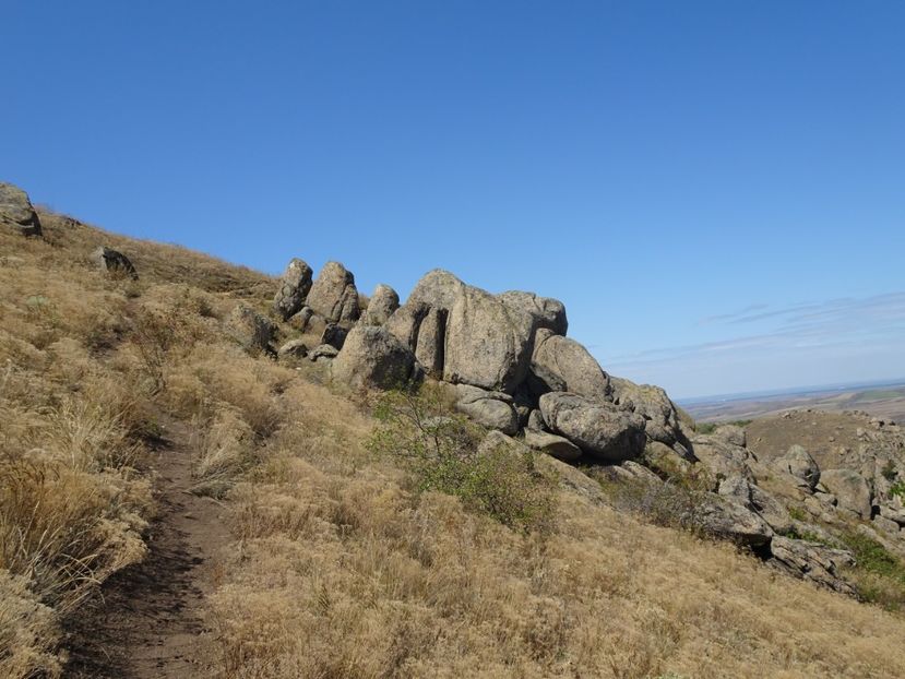  - Muntii Macin - Culmea Pricopanului