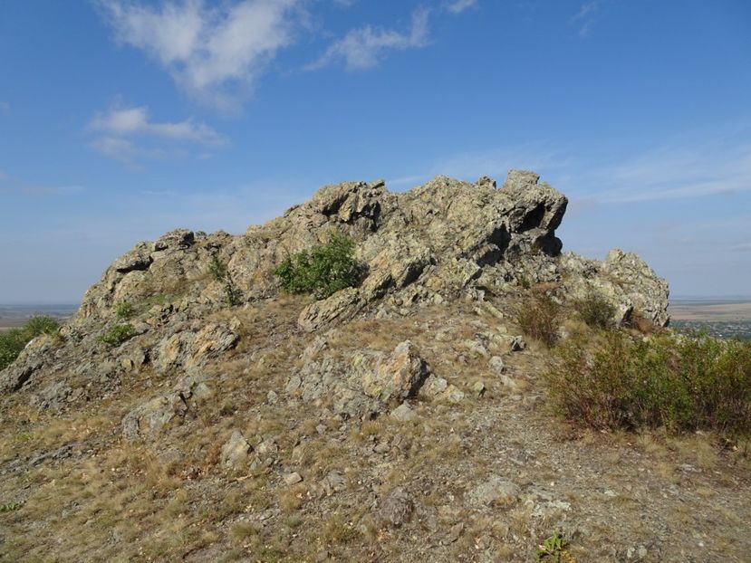  - Muntii Macin - Varful Tutuiatu