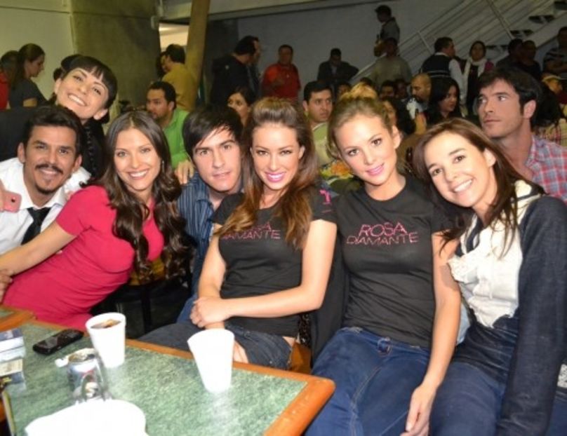 Chole,Ramon,Rosa,Jose Ignacio,Andrea,Barbara,Lucia,Junior - Rosa Diamante