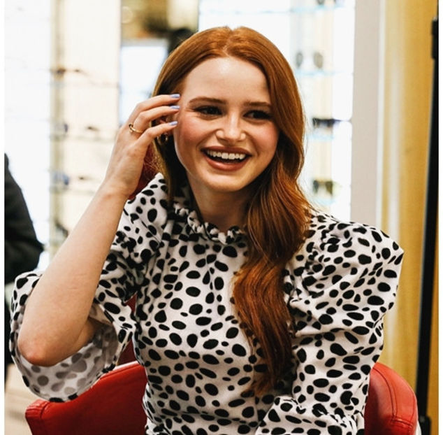 ̷♡̷ ⍮αιηяσʇιƖαɔ⑇eyes٦̷ Se înroșește atunci când îl aude pe Zayde și își duce brațele în jurul lui - ep17 xOne chance nd I fcked it up